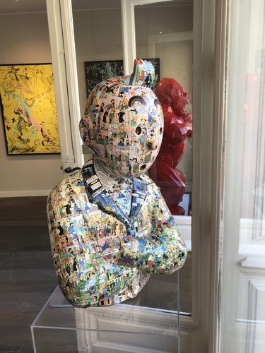 TINTIN Bras croisés - "Le Manteau de l'enfance" Bijoux castafiore (60 cm)